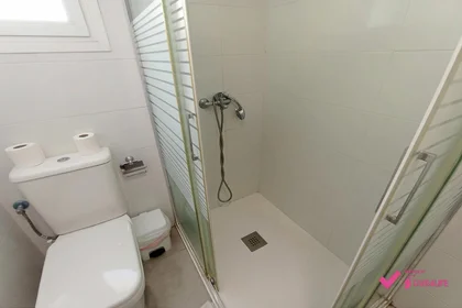 Shared room at Doctor Ferran, 6, 5º 13-3, image 18 of 22