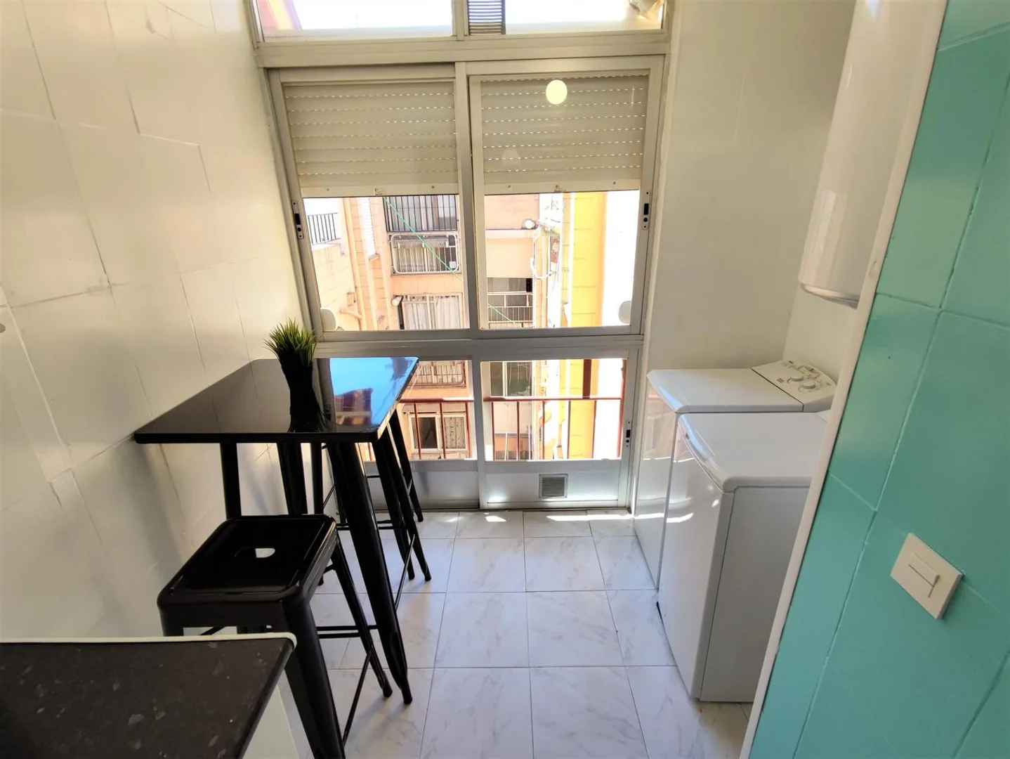 Room for rent in student apartment in , fully furnished
