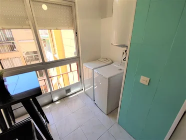Stanza condivisa in Calle Mayor, 9, esc. 0 3º 4, immagine 3 di 42