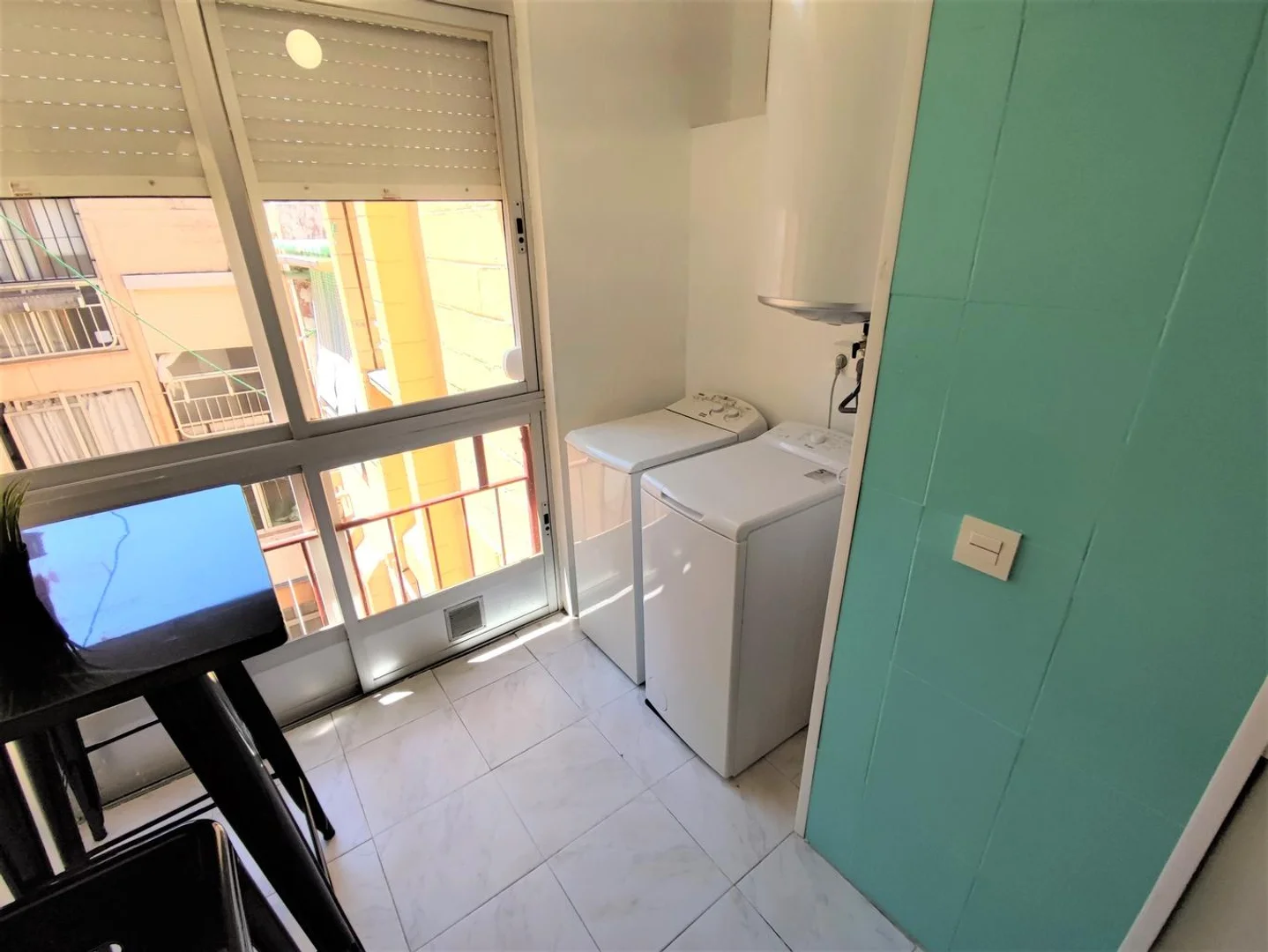 Camera per studenti in con area studio e servizi in comune