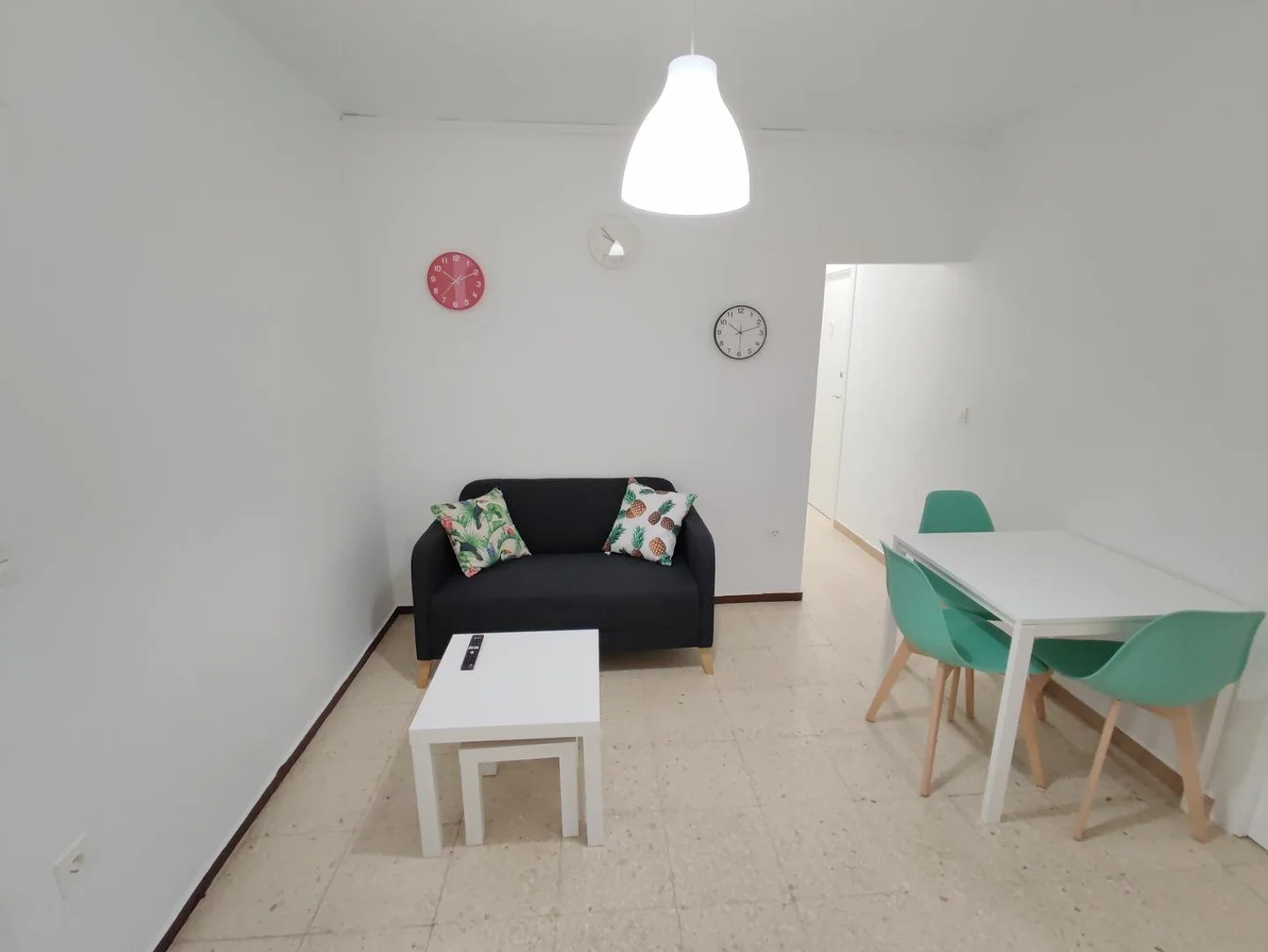 Funktionelles Studentenzimmer perfekt zum Studieren in 
