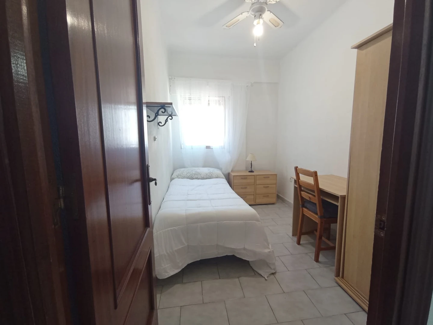 Room for rent in student apartment in , fully furnished