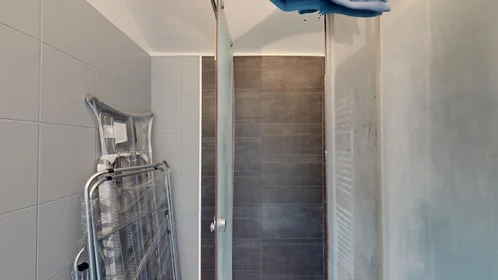 Private room at 34 Rue Gambetta, image 13 of 28