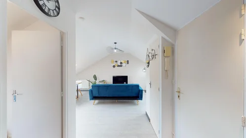 Private room at 34 Rue Gambetta, image 25 of 28