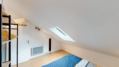 Private room at 34 Rue Gambetta, image 9 of 28