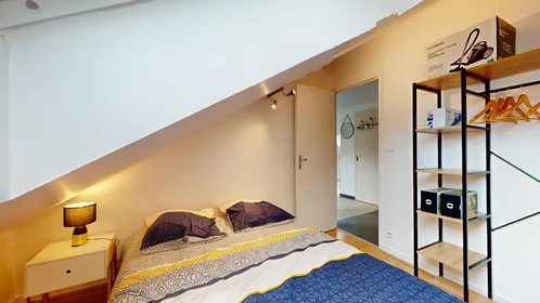 Private room at 34 Rue Gambetta, image 10 of 28