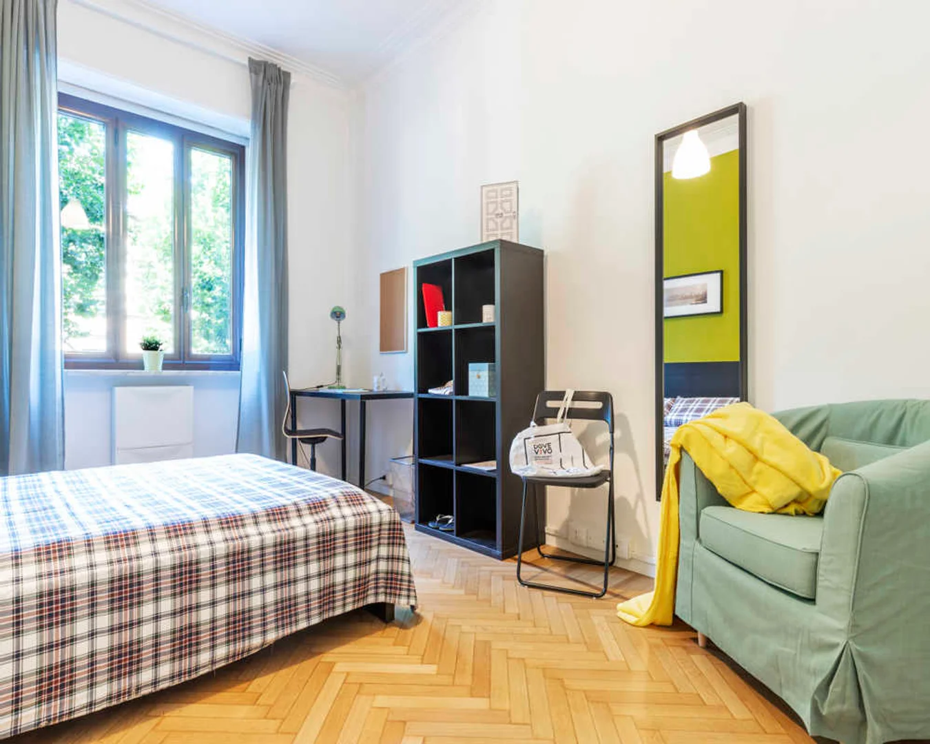 Habitación para estudiantes en con área de estudio y facilidades compartidas