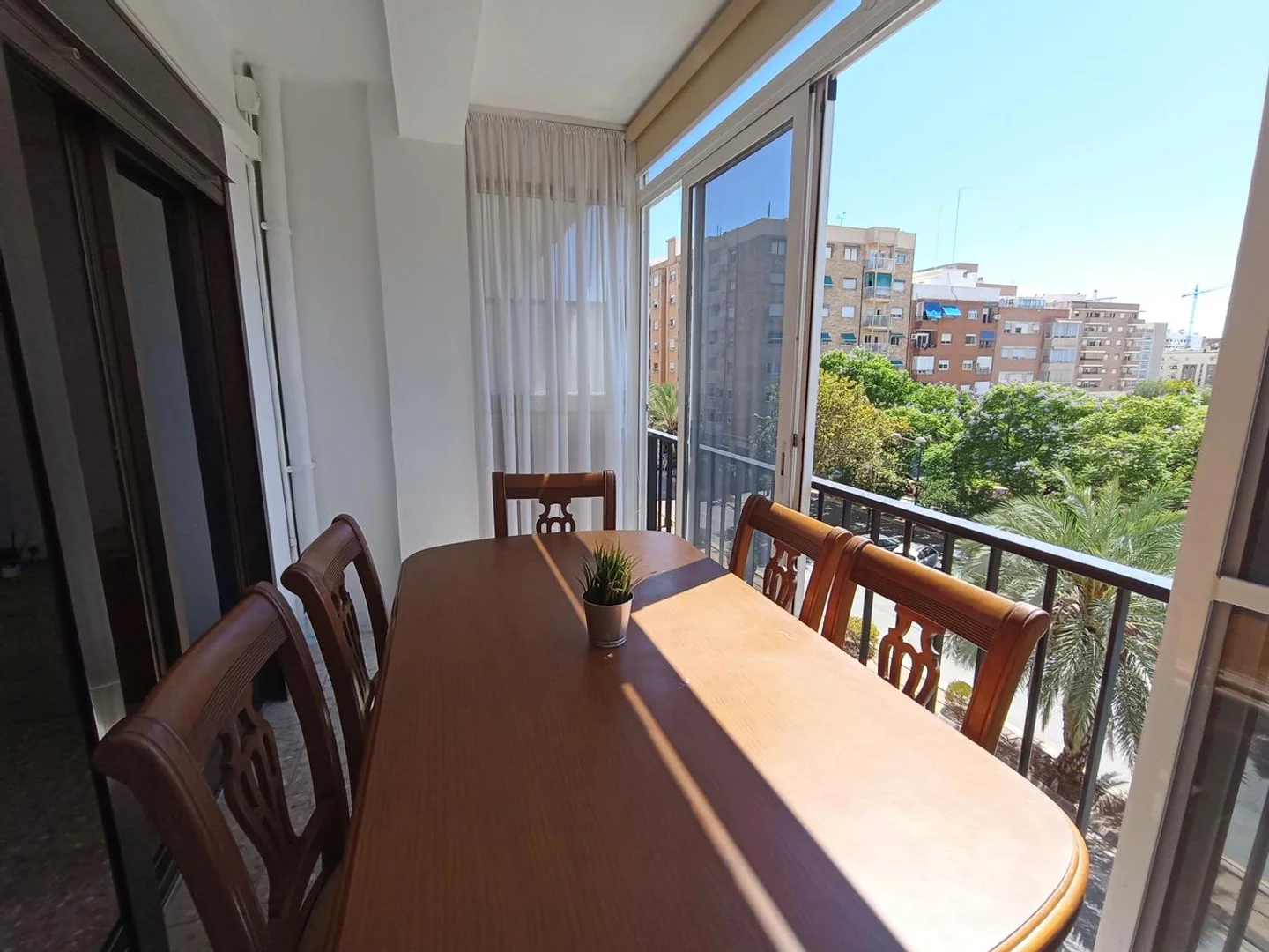 Student-friendly room in  with modern amenities