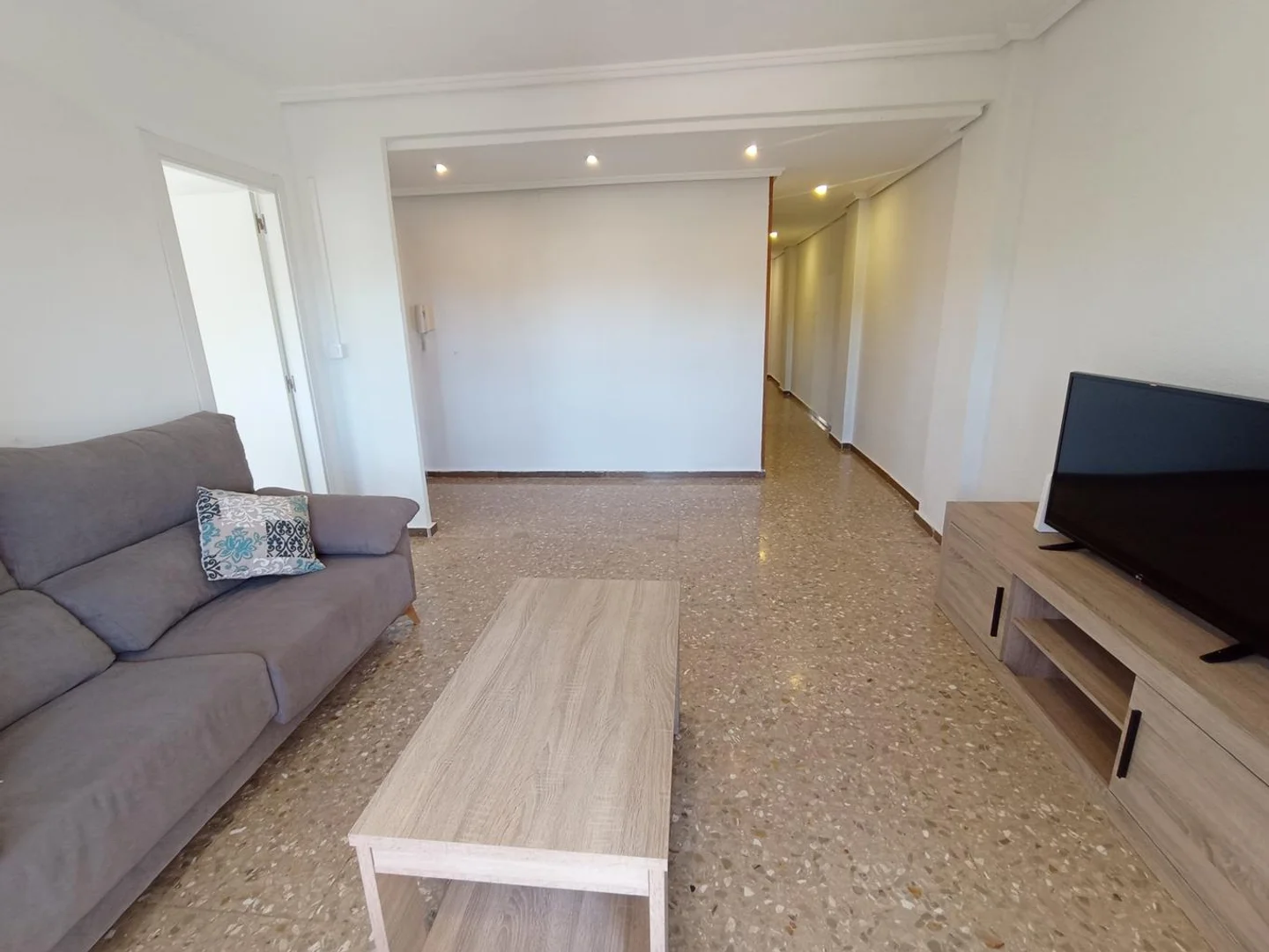 Comfortable and spacious student room in 