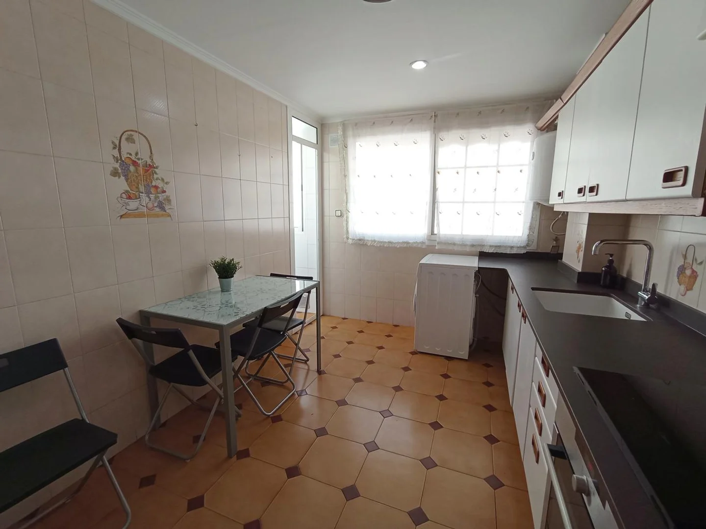 Budget-friendly student room close to campus in 