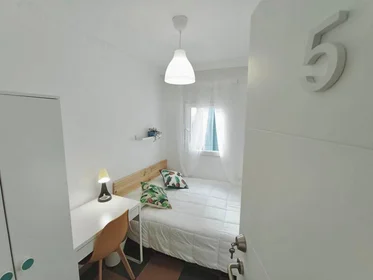 Mehrbettzimmer in der Pasaje de Teba, 16, esc. 0 2º 0, bild 1 von 10