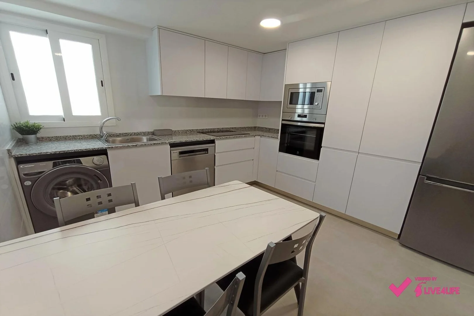 Student-friendly room in  with modern amenities