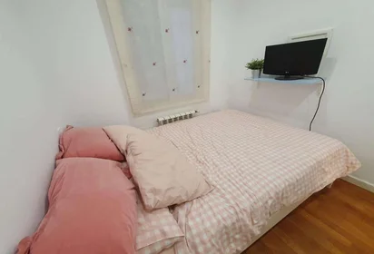 Paylaşımlı oda konumu Calle de Fernández de los Ríos, 36, esc. 0 0º 0, 15 35 görüntüsü