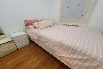 Paylaşımlı oda konumu Calle de Fernández de los Ríos, 36, esc. 0 0º 0, 29 35 görüntüsü