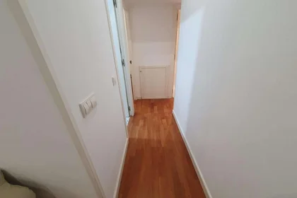 Paylaşımlı oda konumu Calle de Fernández de los Ríos, 36, esc. 0 0º 0, 31 35 görüntüsü