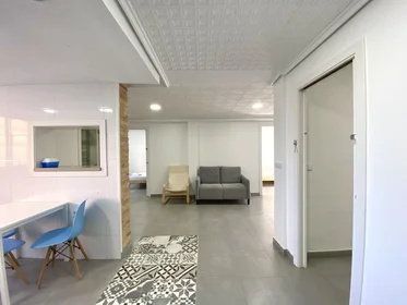 Quarto compartilhado em Ramon Castilla, 265, esc. 0 0º 1 3, imagem 12 de 25