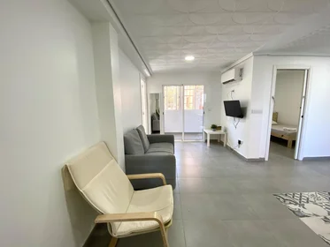 Quarto compartilhado em Ramon Castilla, 265, esc. 0 0º 1 3, imagem 14 de 25