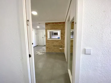 Quarto compartilhado em Ramon Castilla, 265, esc. 0 0º 1 3, imagem 20 de 25