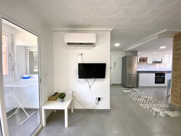 Quarto compartilhado em Ramon Castilla, 265, esc. 0 0º 1 3, imagem 3 de 25