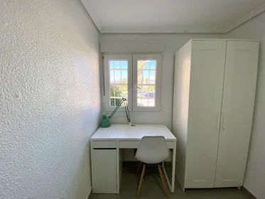 Quarto compartilhado em Ramon Castilla, 265, esc. 0 0º 1 3, imagem 22 de 25