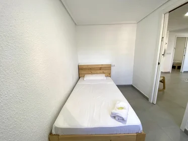 Quarto compartilhado em Ramon Castilla, 265, esc. 0 0º 1 3, imagem 23 de 25