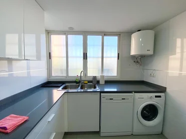 Quarto compartilhado em Ramon Castilla, 265, esc. 0 0º 1 3, imagem 4 de 25