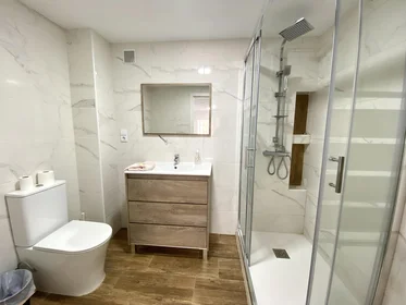 Quarto compartilhado em Ramon Castilla, 265, esc. 0 0º 1 3, imagem 10 de 25