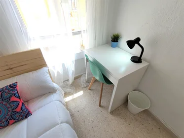 Shared room at Ramon Castilla, 265, esc. 0 0º 2, image 3 of 12