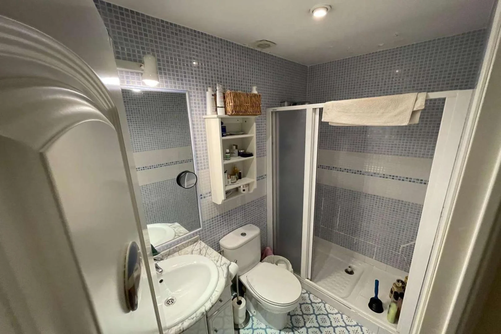 Habitación estudiantil amplia y cómoda en 