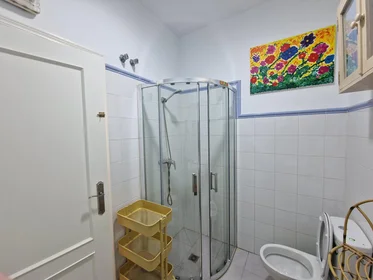 Shared room at Avenida de Jerez, 102, esc. 0 0º 2, image 16 of 45