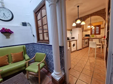 Shared room at Avenida de Jerez, 102, esc. 0 0º 2, image 30 of 45
