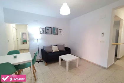 Shared room at Pasaje de Francisca Alba, 8, esc. 0 2º 1-3, image 15 of 24