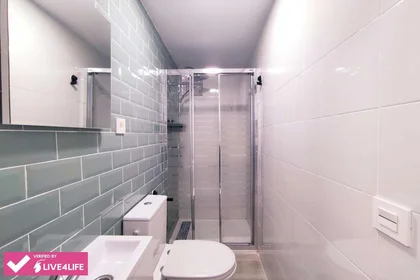 Shared room at Pasaje de Francisca Alba, 8, esc. 0 2º 1-3, image 23 of 24