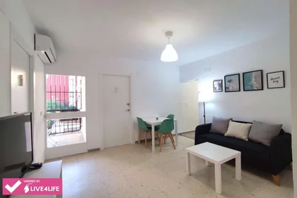 Shared room at Pasaje de Francisca Alba, 8, esc. 0 2º 1-3, image 9 of 24
