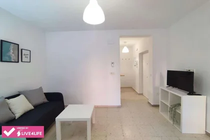 Shared room at Pasaje de Francisca Alba, 8, esc. 0 2º 1-1, image 3 of 23