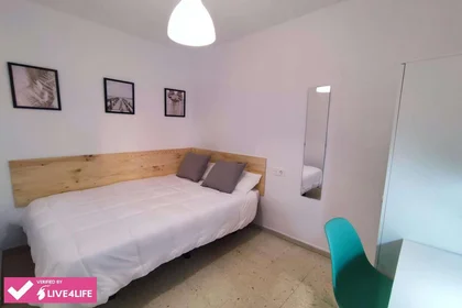 Shared room at Pasaje de Francisca Alba, 8, esc. 0 2º 1-1, image 8 of 23