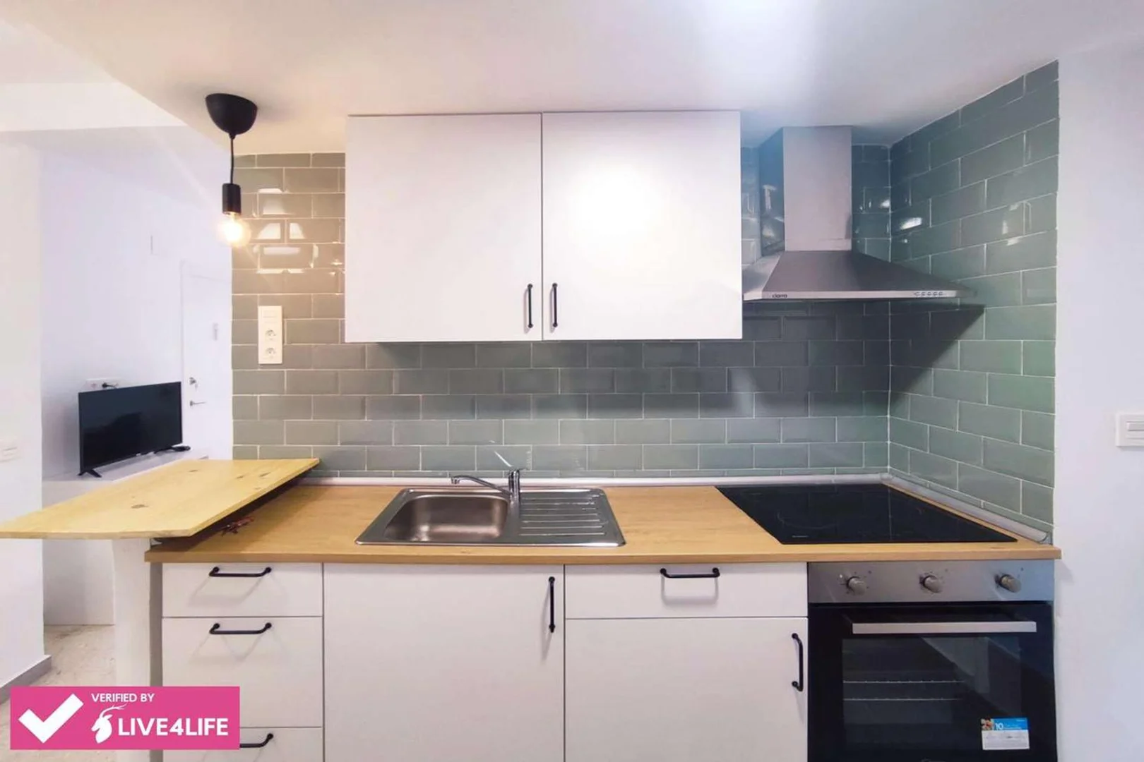 Room for rent in student apartment in , fully furnished