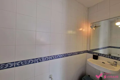 Mehrbettzimmer in der Avenida Ricardo Lyon, 504, esc. 0 6º I23, bild 1 von 27