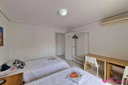 Mehrbettzimmer in der Avenida Ricardo Lyon, 504, esc. 0 6º I23, bild 17 von 27