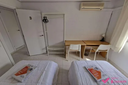 Mehrbettzimmer in der Avenida Ricardo Lyon, 504, esc. 0 6º I23, bild 4 von 27