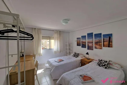 Mehrbettzimmer in der Avenida Ricardo Lyon, 504, esc. 0 6º I23, bild 6 von 27