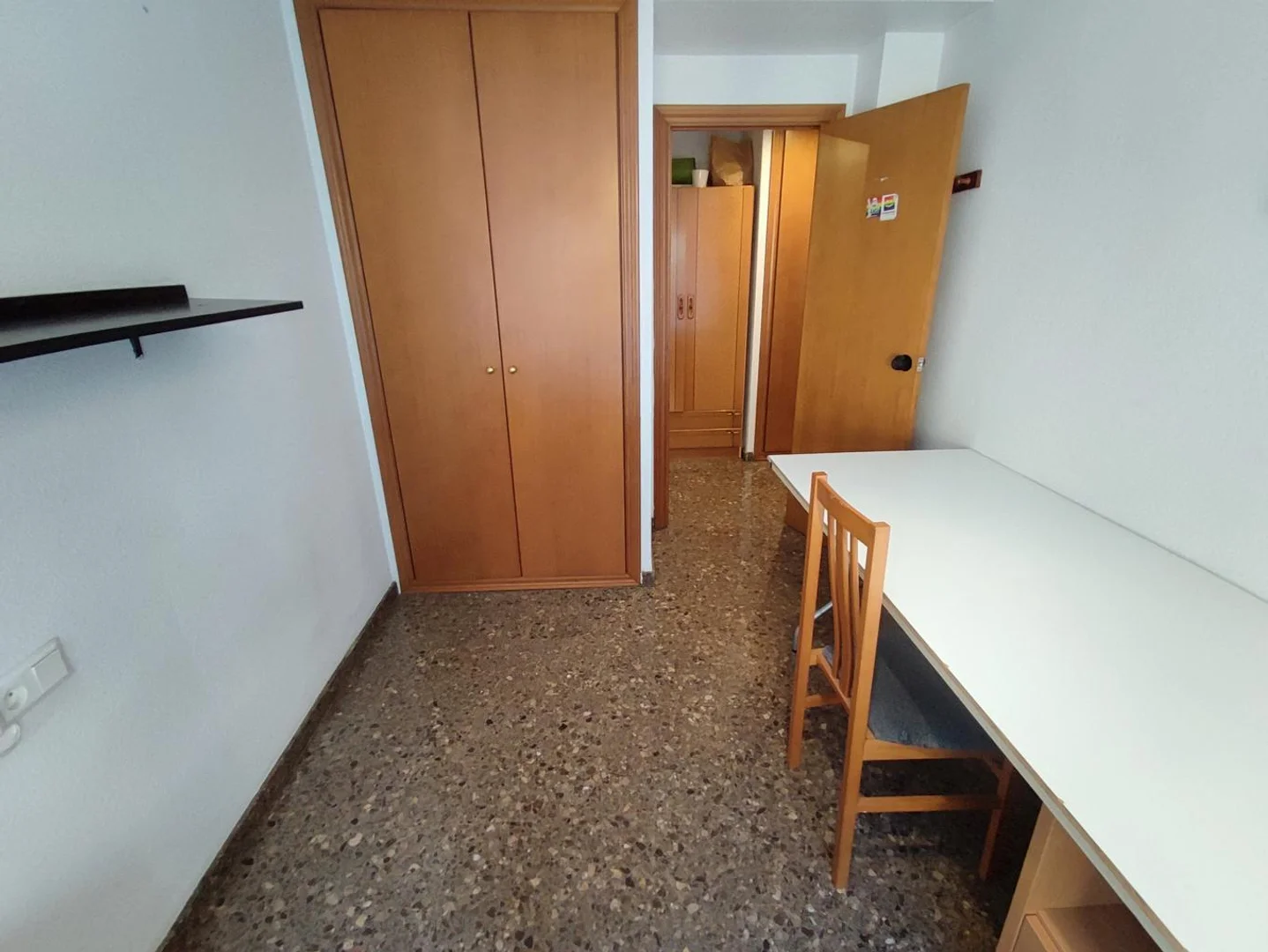 Niedrogi pokój studencki blisko kampusu w 