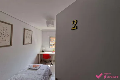 Mehrbettzimmer in der Avenida Ricardo Lyon, 504, esc. 0 6º I22, bild 1 von 26