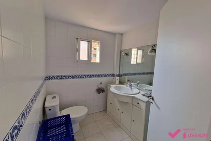 Mehrbettzimmer in der Avenida Ricardo Lyon, 504, esc. 0 6º I22, bild 6 von 26