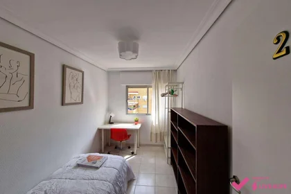 Mehrbettzimmer in der Avenida Ricardo Lyon, 504, esc. 0 6º I22, bild 10 von 26