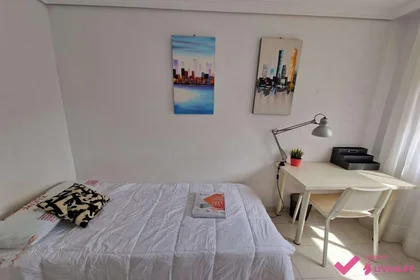 Mehrbettzimmer in der Avenida Ricardo Lyon, 504, esc. 0 6º I21, bild 11 von 27