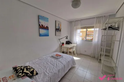 Mehrbettzimmer in der Avenida Ricardo Lyon, 504, esc. 0 6º I21, bild 26 von 27