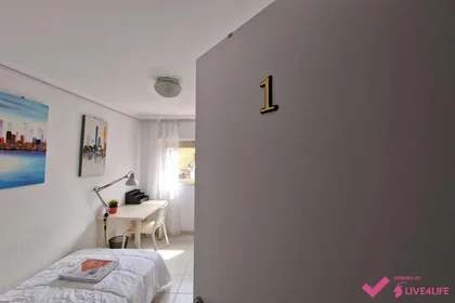 Mehrbettzimmer in der Avenida Ricardo Lyon, 504, esc. 0 6º I21, bild 10 von 27