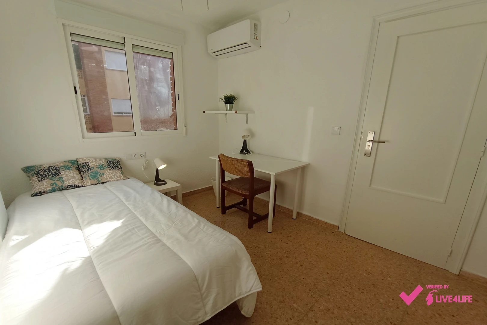 Shared room in 3-bedroom flat burjassot