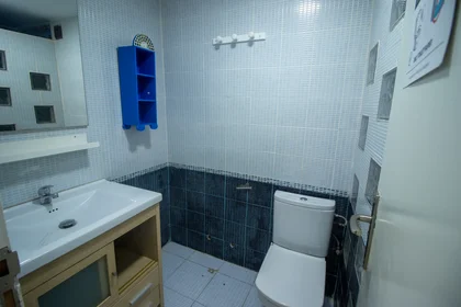 Mehrbettzimmer in der Carrer Cervantes, 40, 3º 21, bild 11 von 32